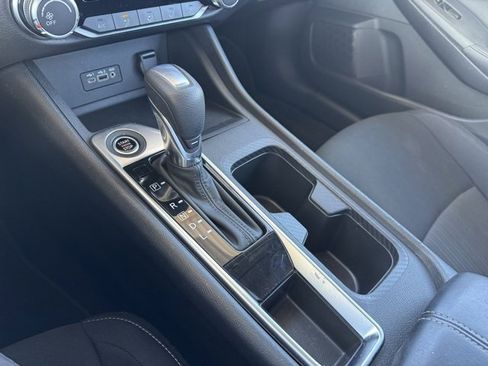 Used 2022 Nissan Sentra SV w/ Trunk Package image 10