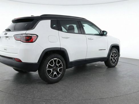 Used 2025 Jeep Compass Trailhawk AWD/4WD image 9