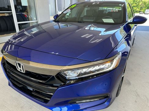 Used 2019 Honda Accord Sport image 2