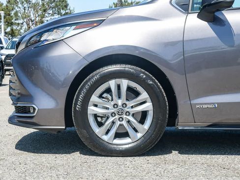 Used 2021 Toyota Sienna Limited FWD image 10