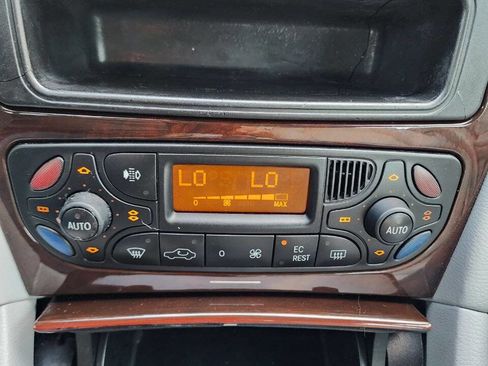 Used 2001 Mercedes-Benz C 320 Sedan image 32