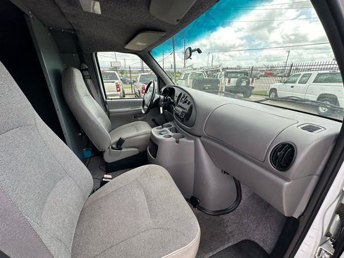 Used 2000 Ford E-350 and Econoline 350 Super Duty RWD image 17
