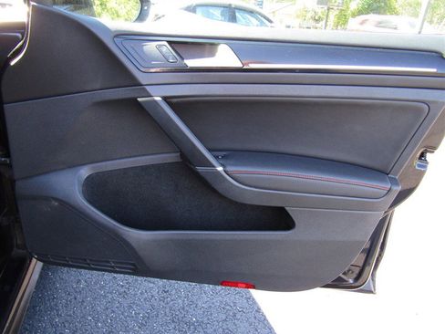 Used 2017 Volkswagen GTI SE image 55