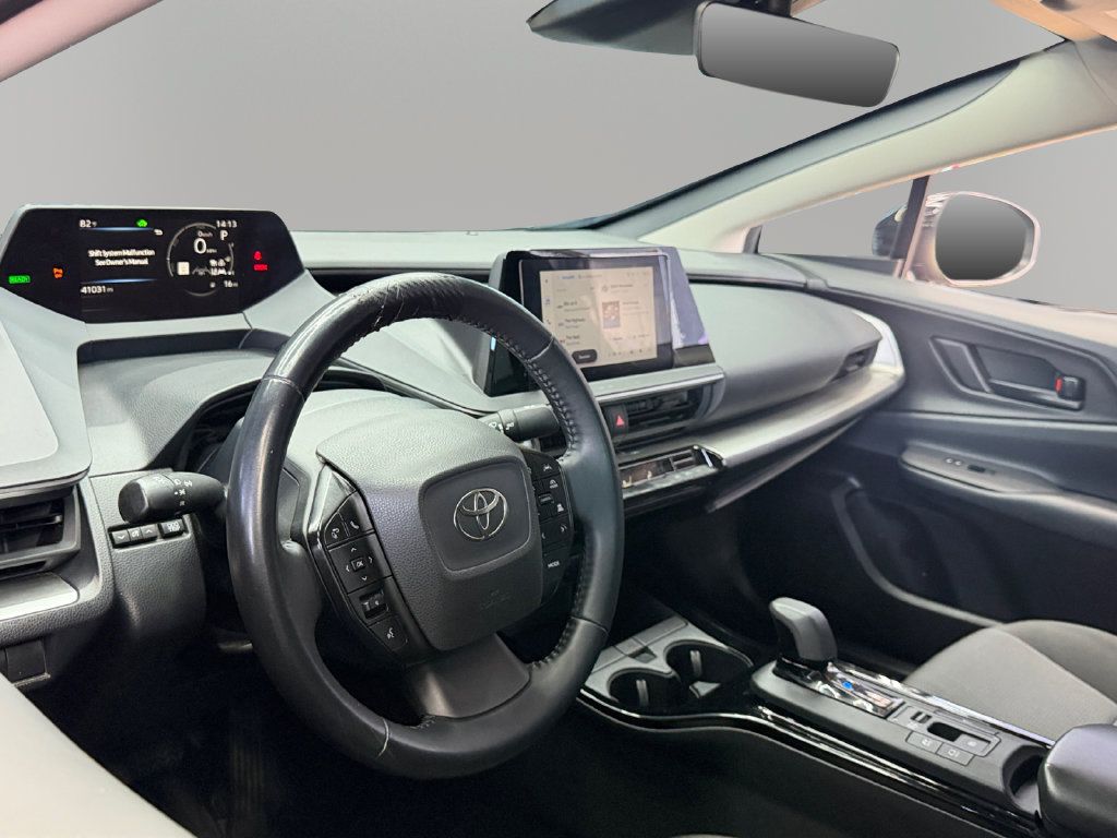 Used 2025 Toyota Prius LE FWD image 16
