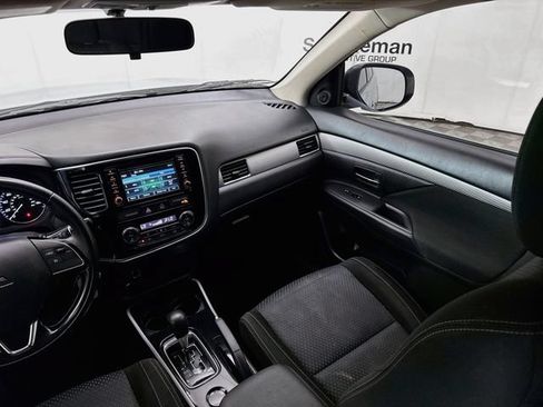Used 2017 Mitsubishi Outlander ES FWD image 21