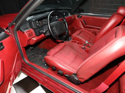 Used 1990 Ford Mustang GT RWD image 3