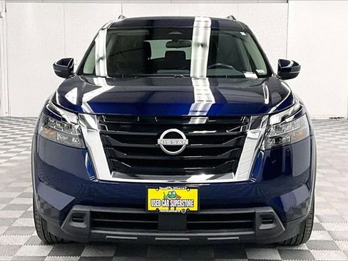 Used 2024 Nissan Pathfinder SV image 3