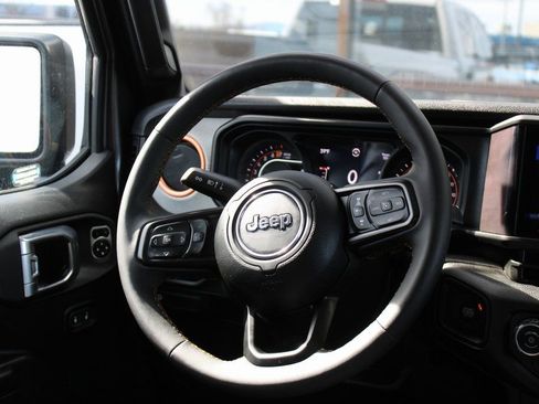 Used 2024 Jeep Gladiator Sport image 20