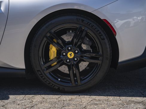 Used 2019 Ferrari Portofino image 17