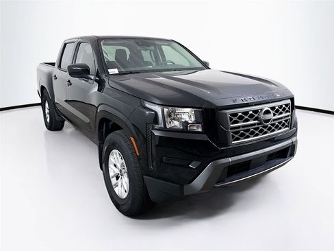 Used 2024 Nissan Frontier SV image 1