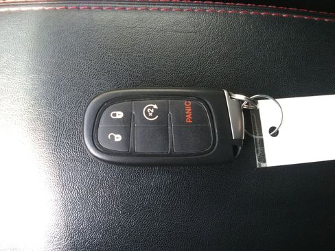 Used 2020 Jeep Cherokee Trailhawk w/ Cold Weather Group AWD/4WD image 28