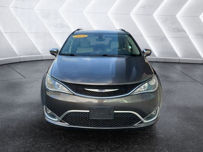 Used 2018 Chrysler Pacifica Limited w/ Tire & Wheel Group