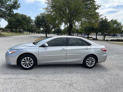 Used 2016 Toyota Camry LE FWD image 3