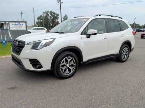 Used 2023 Subaru Forester Premium AWD/4WD image 1
