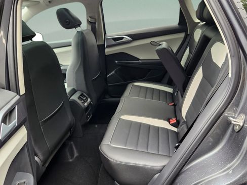 Certified 2025 Volkswagen Taos SEL AWD/4WD image 11