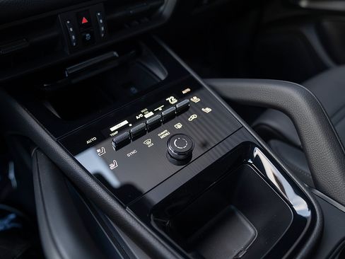 Certified 2026 Porsche Cayenne E-Hybrid Coupe AWD/4WD image 16