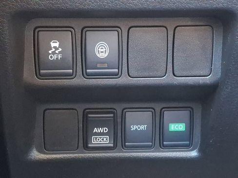 Used 2021 Nissan Rogue Sport S image 24