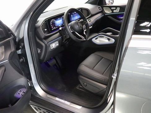 Used 2025 Mercedes-Benz GLE 450e 4MATIC w/ Driver Assistance Package image 21