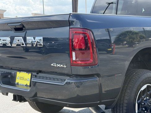 Used 2025 RAM 2500 Laramie AWD/4WD image 11