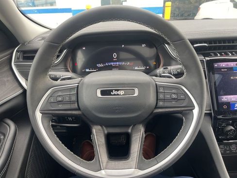 Used 2024 Jeep Grand Cherokee Limited image 14