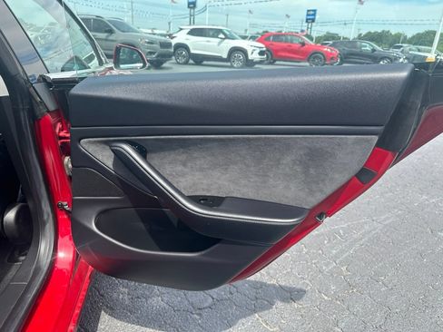 Used 2018 Tesla Model 3 Long Range RWD image 16