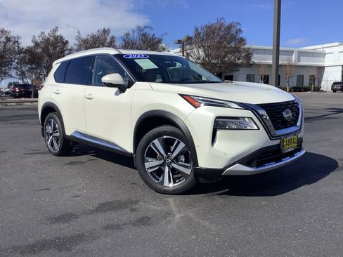 Used 2023 Nissan Rogue Platinum w/ Platinum Premium Package image 2