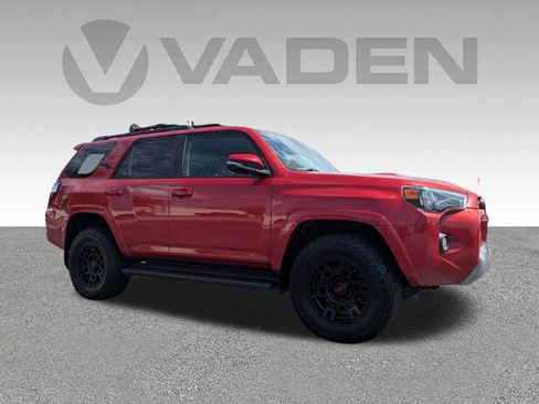 Used 2020 Toyota 4Runner TRD Off-Road Premium AWD/4WD image 3