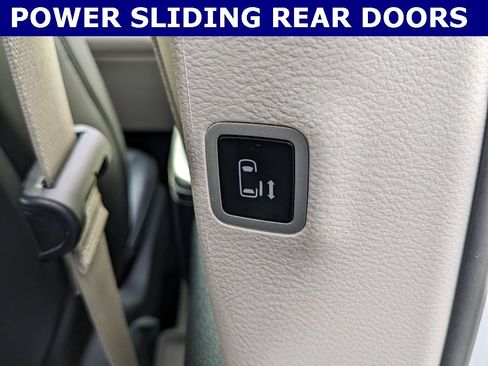 Certified 2023 Chrysler Pacifica Touring-L image 16