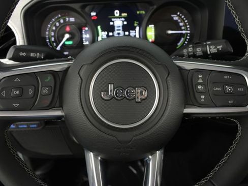 Used 2025 Jeep Wrangler Unlimited Sahara image 12
