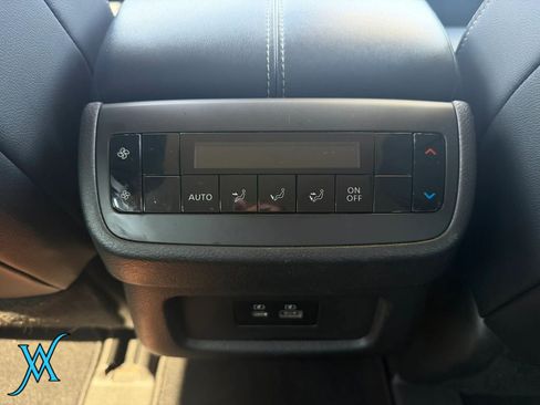 Used 2022 Nissan Pathfinder SL w/ SL Black Package AWD/4WD image 29