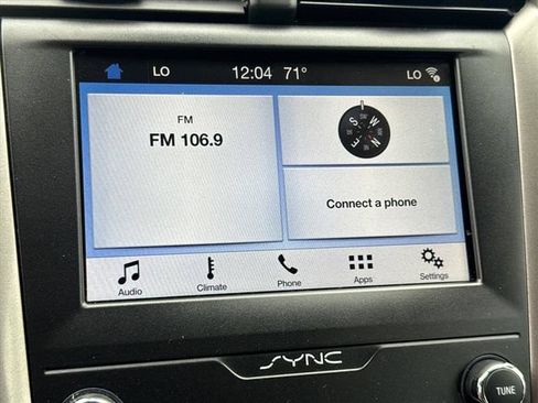 Used 2019 Ford Fusion SE FWD image 21