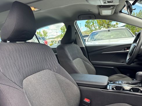 Used 2025 Toyota Camry LE image 30