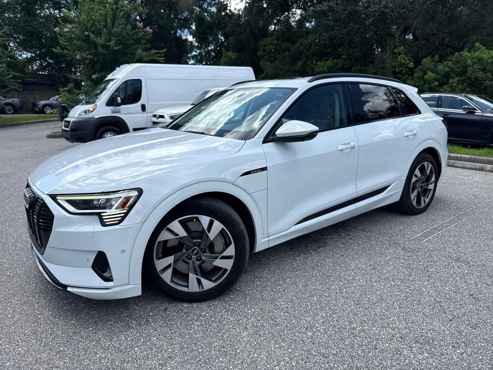 Used 2021 Audi e-tron Premium w/ Convenience Plus Package AWD/4WD image 3