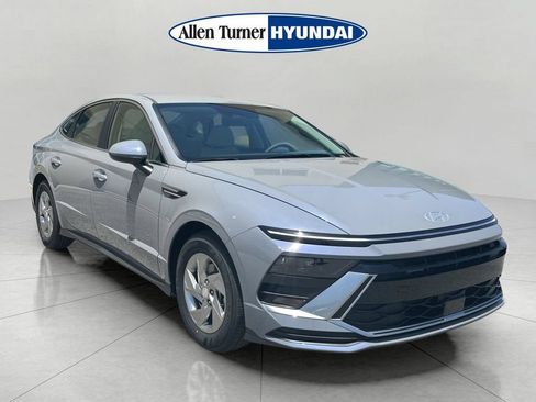New 2026 Hyundai Sonata SE FWD image 2
