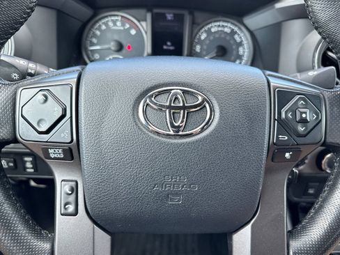 Used 2016 Toyota Tacoma TRD Sport w/ Towing Package AWD/4WD image 25