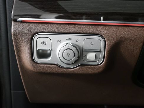 Certified 2026 Mercedes-Benz GLE 450 4MATIC image 9