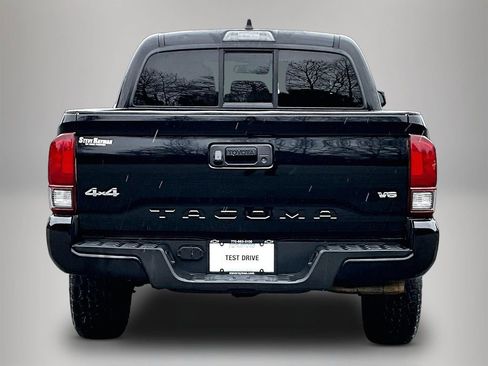 Used 2020 Toyota Tacoma SR image 8
