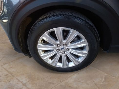 Used 2023 Ford Explorer Limited w/ Limited Technology Package image 25