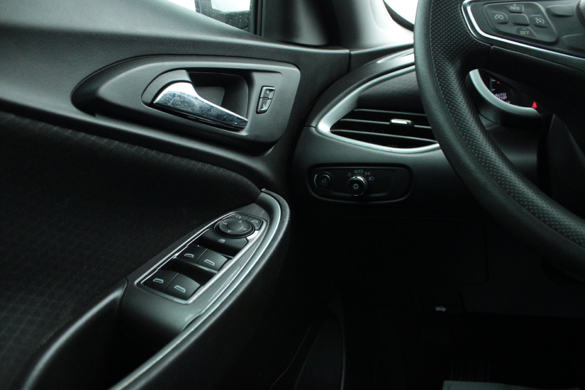 Used 2021 Chevrolet Malibu LS FWD image 21