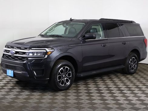 Used 2024 Ford Expedition Max XLT image 11