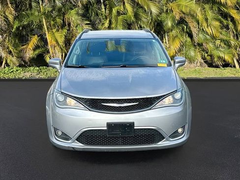 Used 2017 Chrysler Pacifica Touring-L image 2