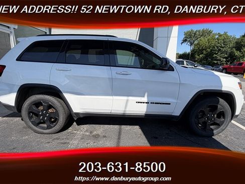 Used 2019 Jeep Grand Cherokee Laredo AWD/4WD image 6