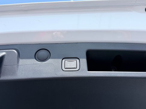 New 2026 Chevrolet Equinox LT w/ Convenience Package II FWD image 10