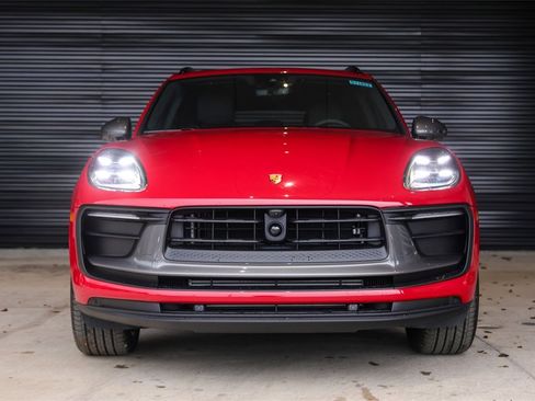 Certified 2025 Porsche Macan Turbo image 2