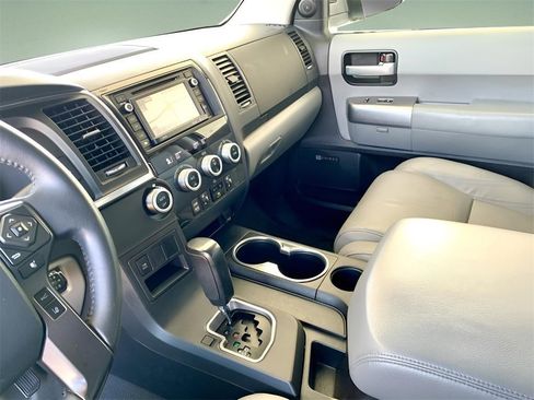 Used 2019 Toyota Sequoia Limited w/ Safety & Convenience Package image 43