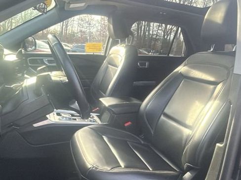 Used 2023 Ford Explorer XLT image 34