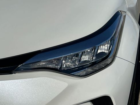 Used 2020 Toyota C-HR LE FWD image 11