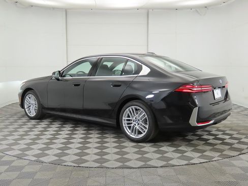 Certified 2025 BMW 530i image 7