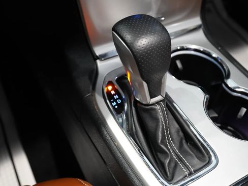 Used 2016 Jeep Grand Cherokee SRT image 48