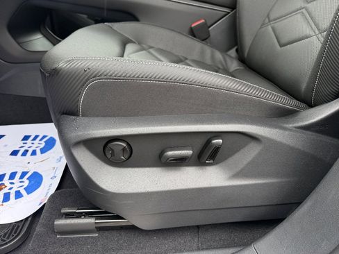 New 2026 Volkswagen Atlas Cross Sport SE image 30